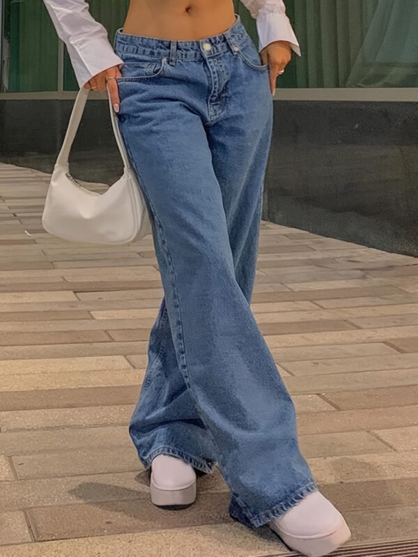 Vintage Chic High-Waisted Relaxed Fit Mom Jeans - Women Jeans - 90s Inspired, Straight Leg, Machine Washable, Comfortable, Y2K Retro Style, Blue Denim, Easy Care